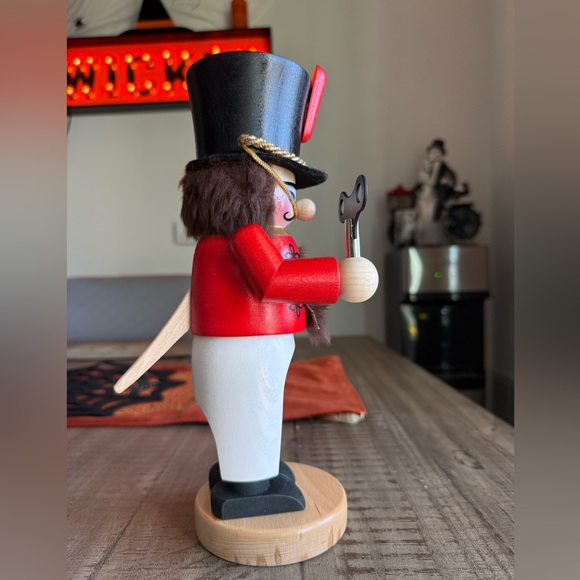 Nutcracker - Picture 4 of 8